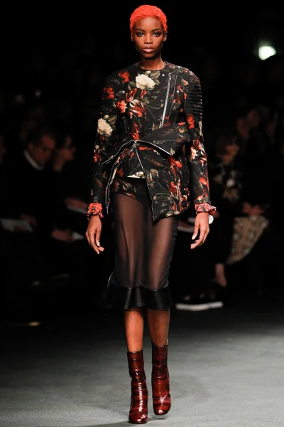 Look 12